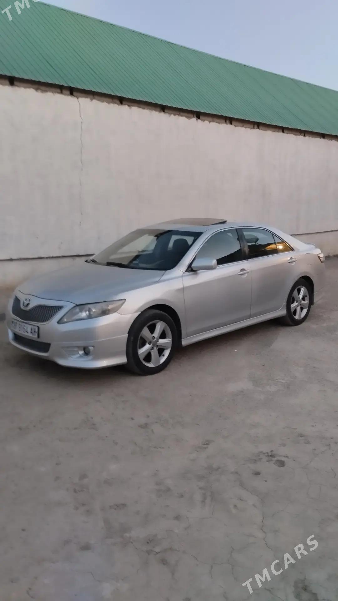 Toyota Camry 2010 - 200 000 TMT - Теджен - img 1