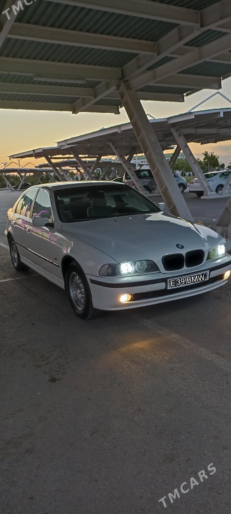 BMW E39 1998 - 108 000 TMT - Балканабат - img 1