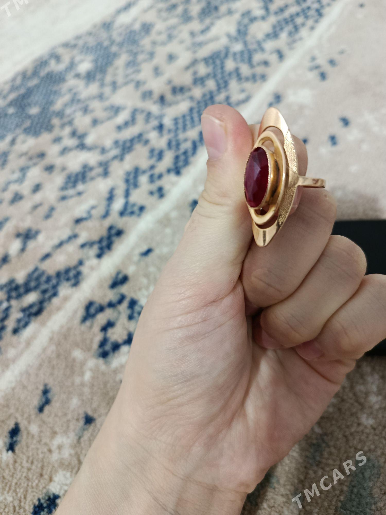 Gyzyl talyerka(shlyape) yuzuk - Эсенгулы - img 1