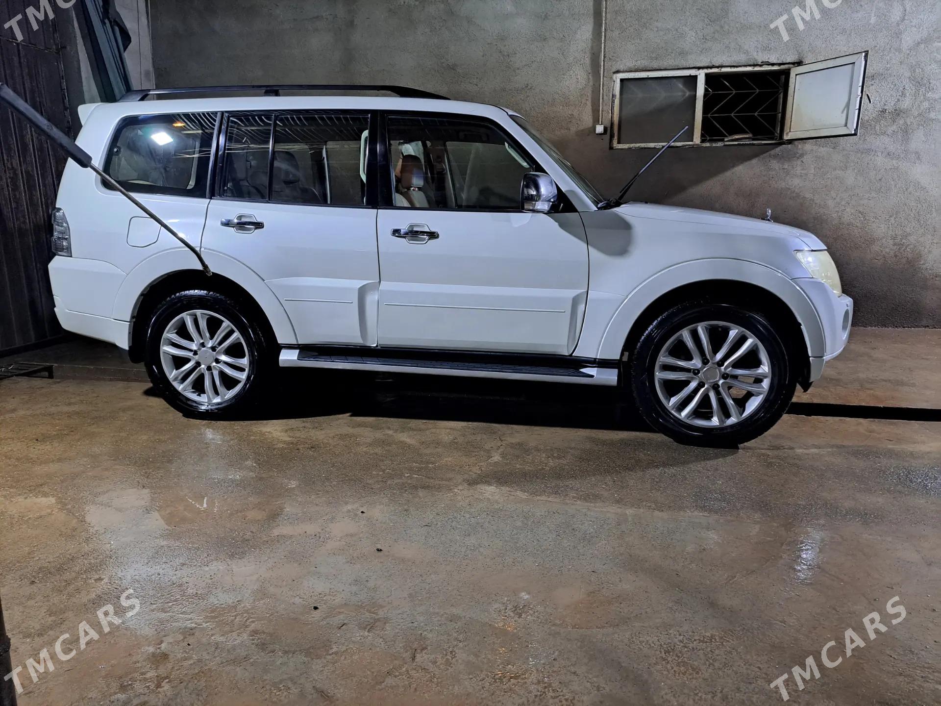 Mitsubishi Pajero 2010 - 300 000 TMT - Гурбансолтан Едже - img 1