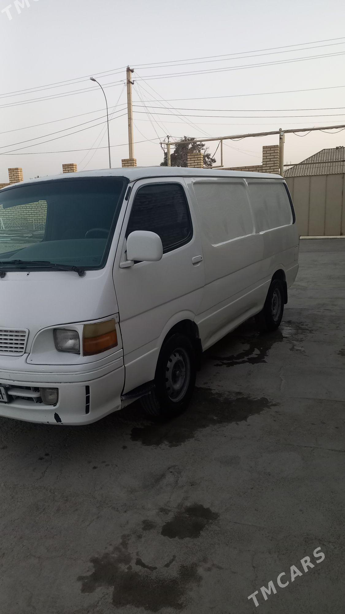 Toyota Hiace 2004 - 120 000 TMT - Бахарден - img 1