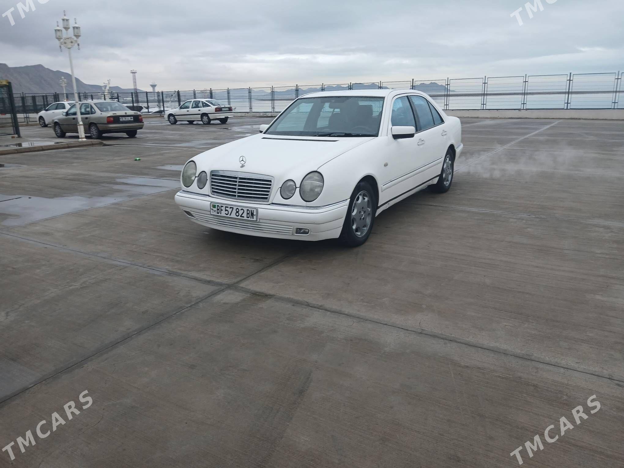 Mercedes-Benz E320 1997 - 90 000 TMT - Туркменбаши - img 1