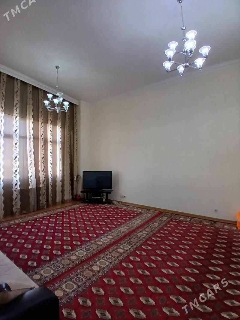 Элитка 4 этаж 4 комн - Moskowskiý köç. (10 ýyl abadançylyk şaýoly) - img 1