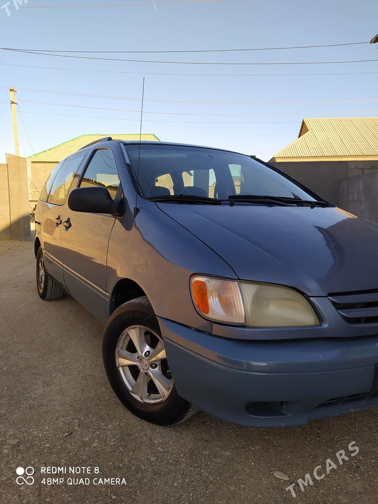 Toyota Sienna 2002 - 155 000 TMT - Balkanabat - img 1