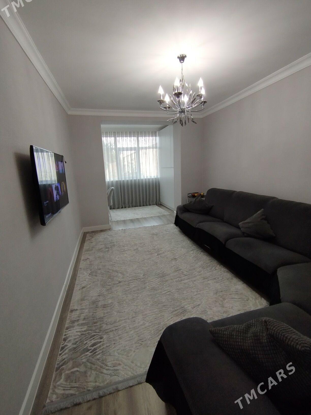 1 мкр 4/2 этаж 3 ком - 1 мкр - img 1