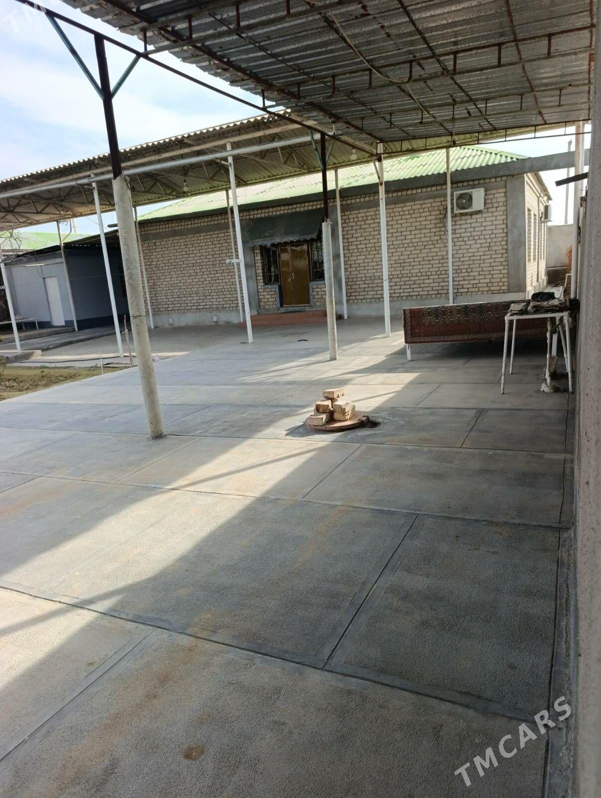 40 ýyllyk satlyk jaý - Büzmeýin - img 1