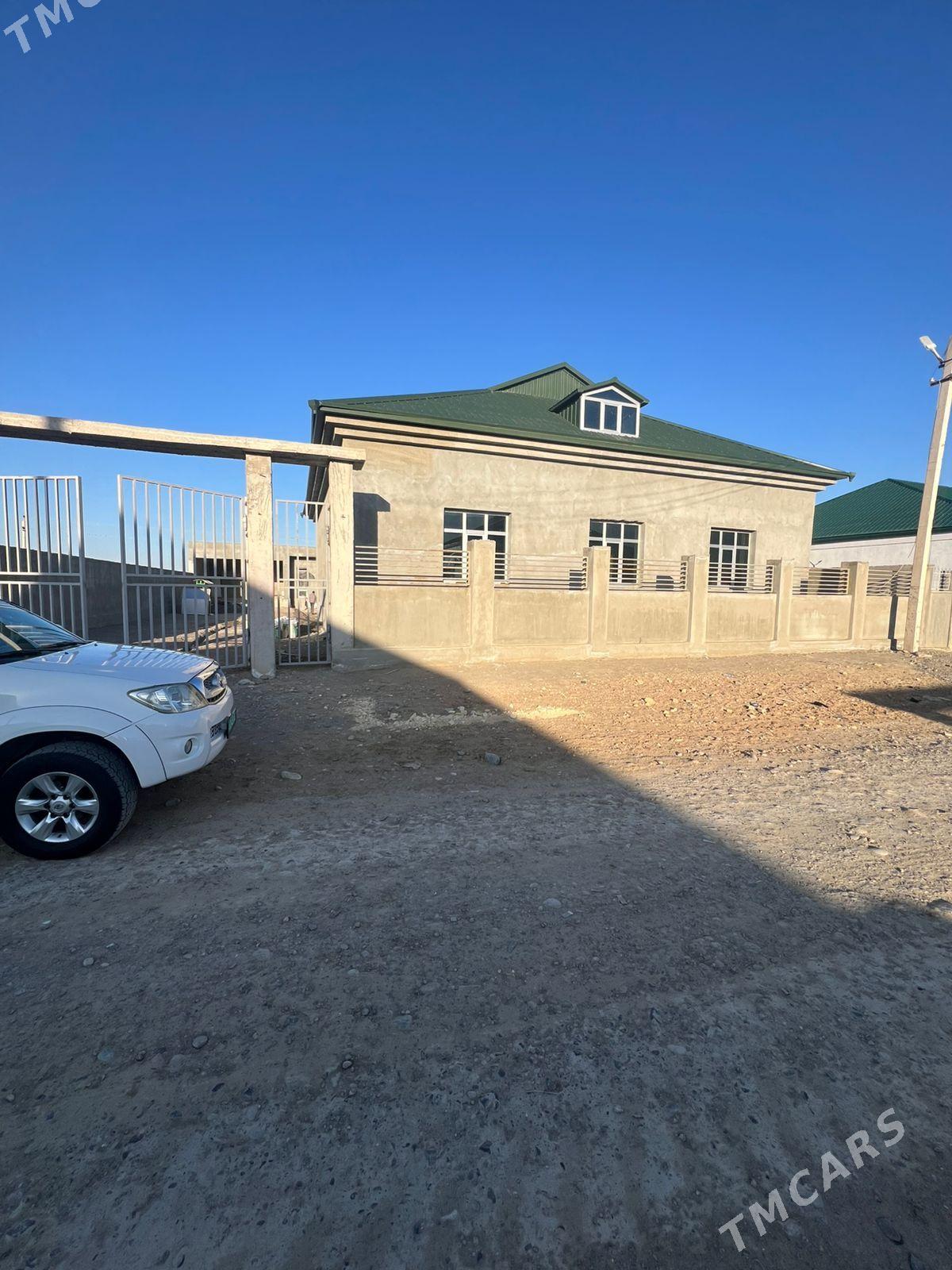 satlyk Gäwers kotež - Ак-Бугдайский этрап - img 1