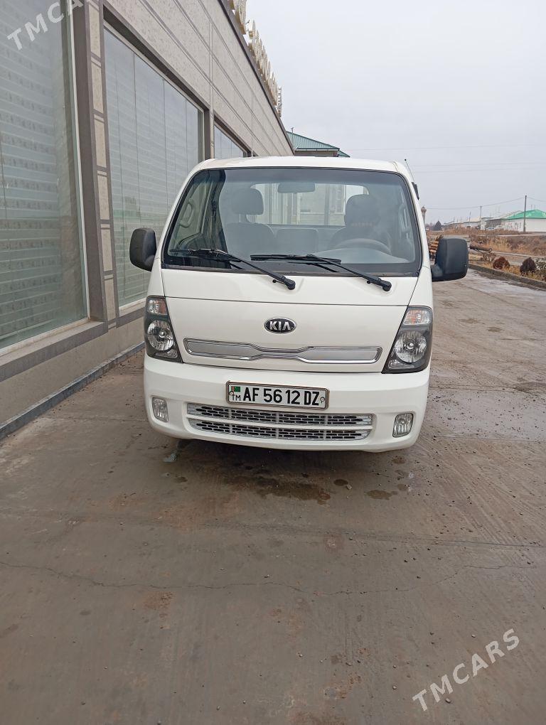 Kia Bongo 2014 - 190 000 TMT - Шабатский этрап - img 1