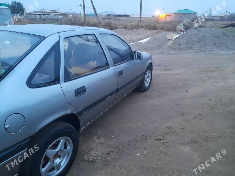 Opel Vectra 1992 - 30 000 TMT - Дянев - img 1