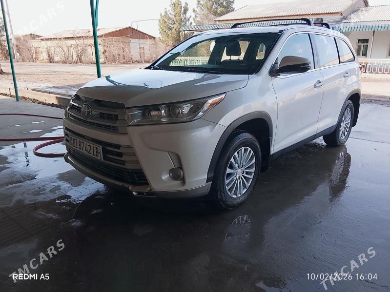 Toyota Highlander 2019 - 540 000 TMT - Дянев - img 1