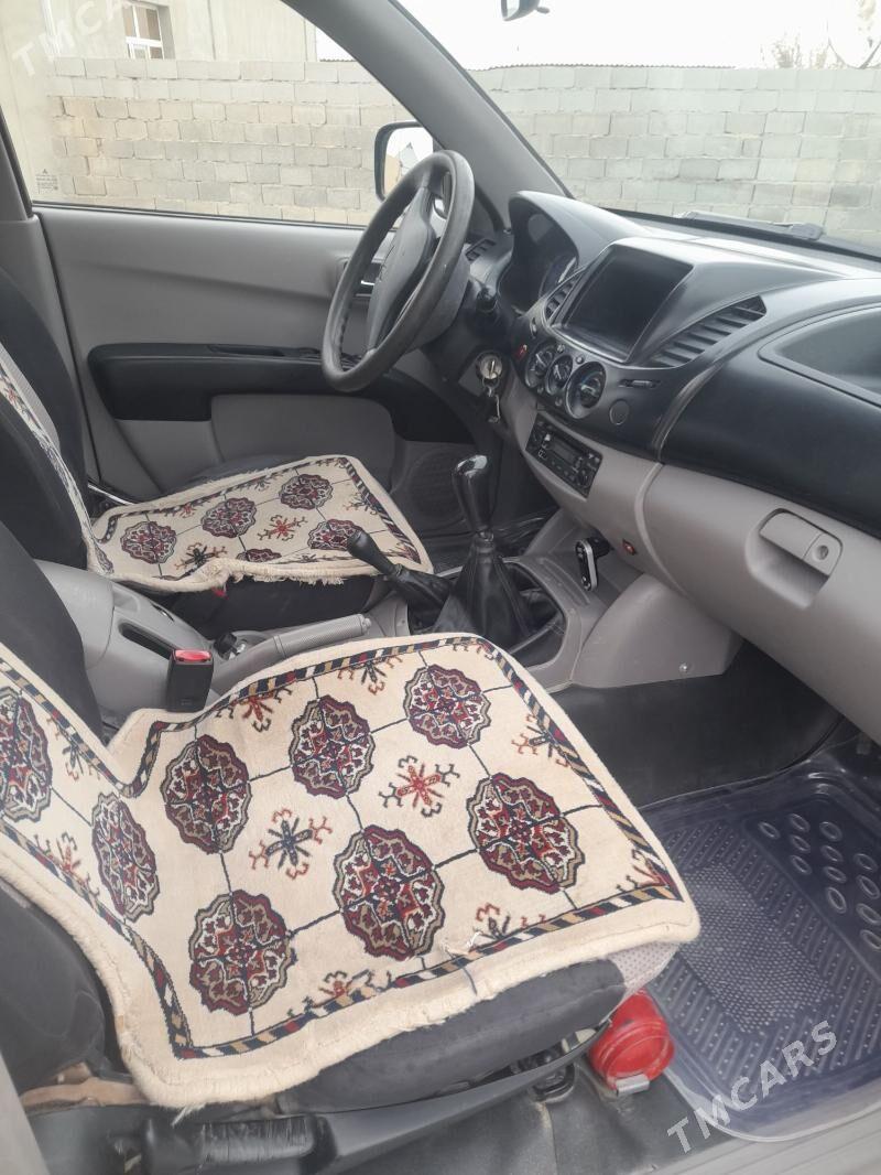 Mitsubishi L200 2009 - 170 000 TMT - Бахарден - img 1