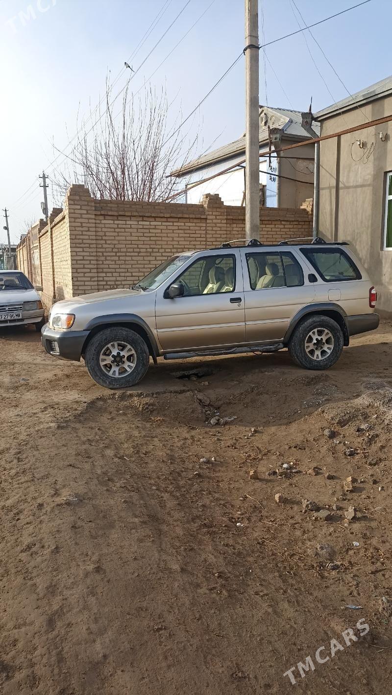 Nissan Pathfinder 2001 - 130 000 TMT - Мургап - img 1