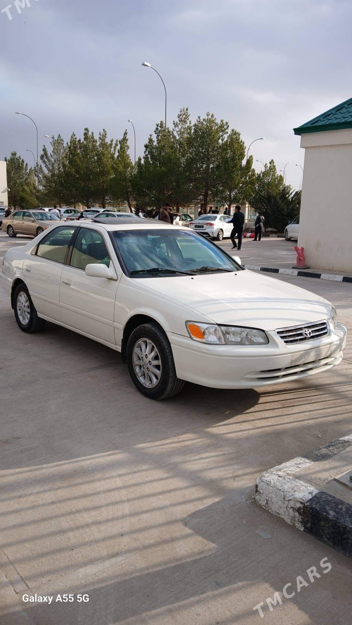 Toyota Camry 2001 - 200 000 TMT - Кёнеургенч - img 1