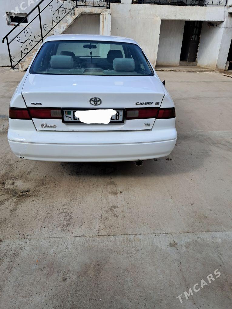Toyota Camry 1998 - 120 000 TMT - Köýtendag - img 1