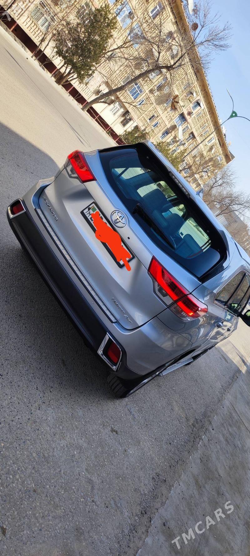 Toyota Highlander 2018 - 520 000 TMT - Мары - img 1