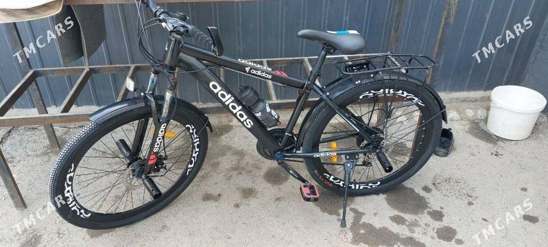 Adidas Weloseped - Ak bugdaý etraby - img 1