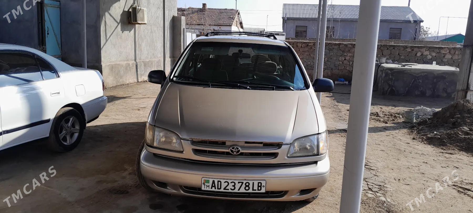 Toyota Sienna 2000 - 170 000 TMT - Керки - img 1