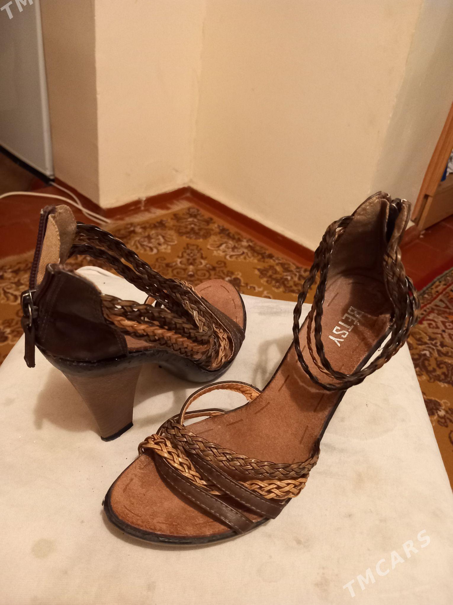 туфли из кожи , босоножки - Мары - img 1