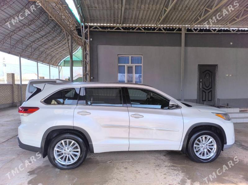 Toyota Highlander 2018 - 499 999 TMT - Теджен - img 1
