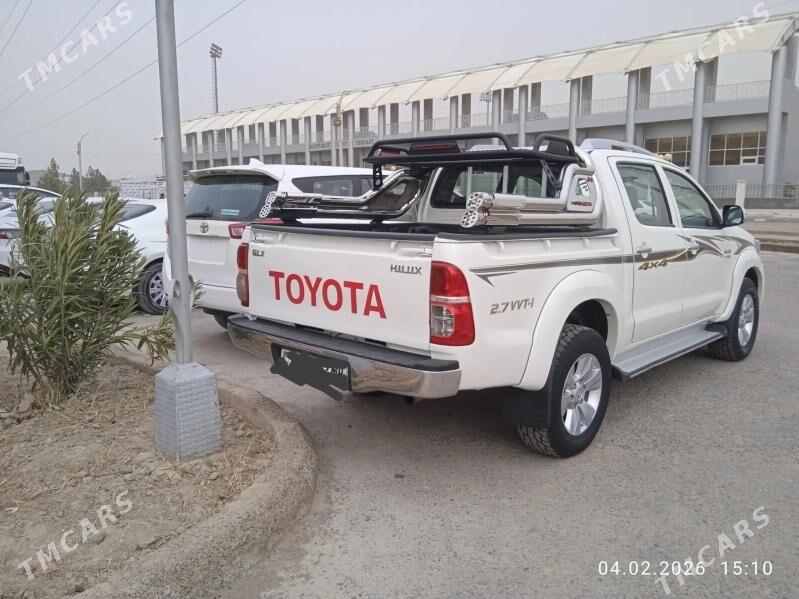 Toyota Hilux 2015 - 450 000 TMT - Мары - img 1
