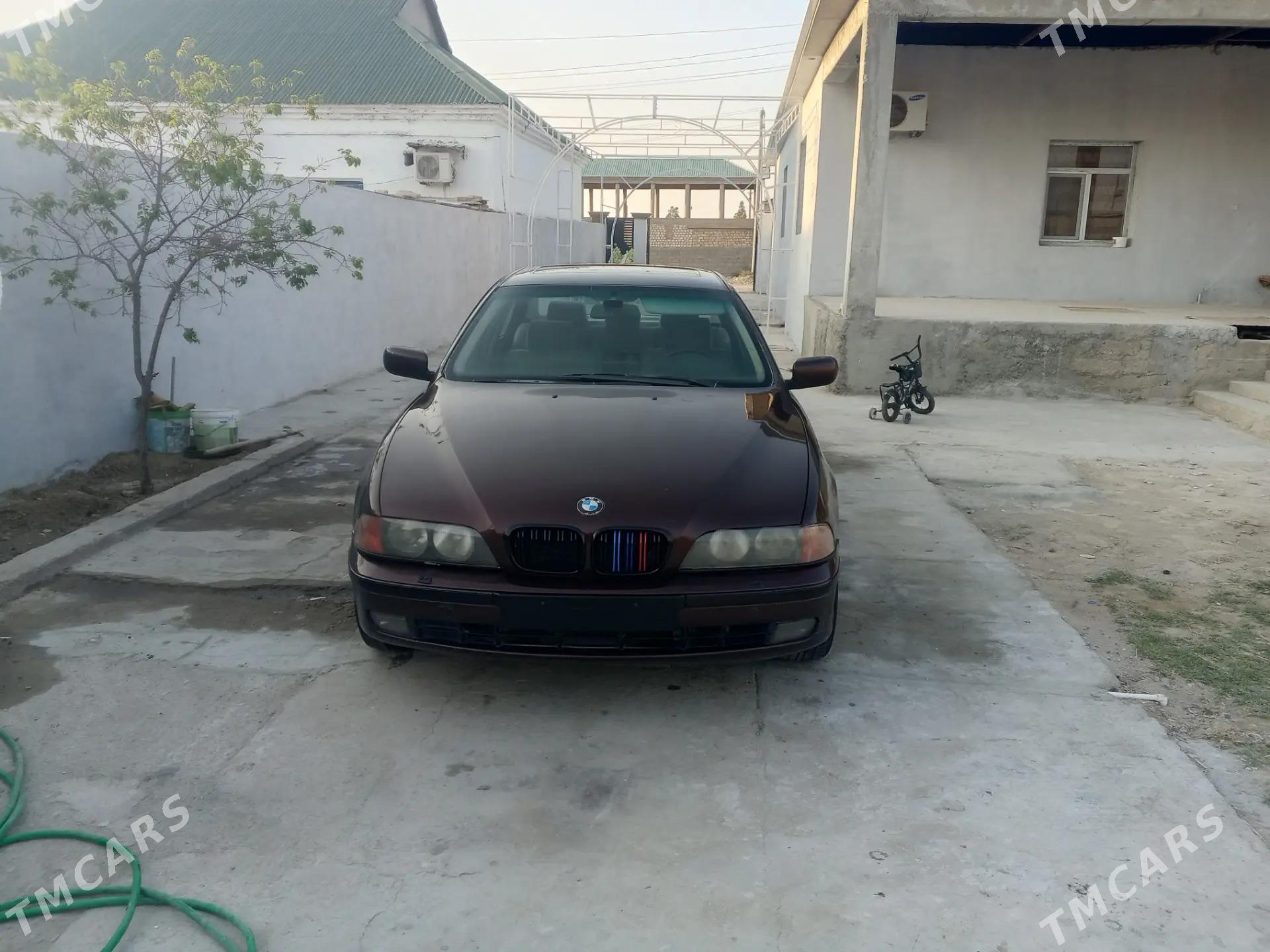 BMW E39 1997 - 75 000 TMT - Балканабат - img 1