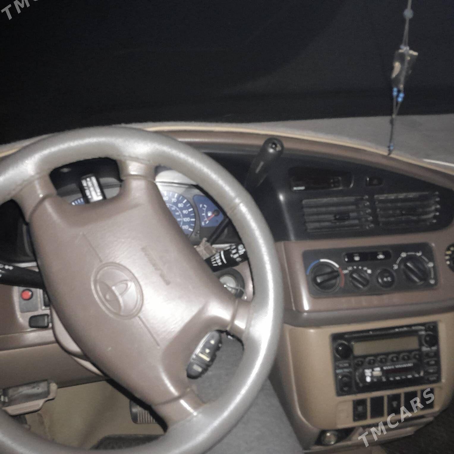 Toyota Sienna 2001 - 145 000 TMT - Гурбансолтан Едже - img 1