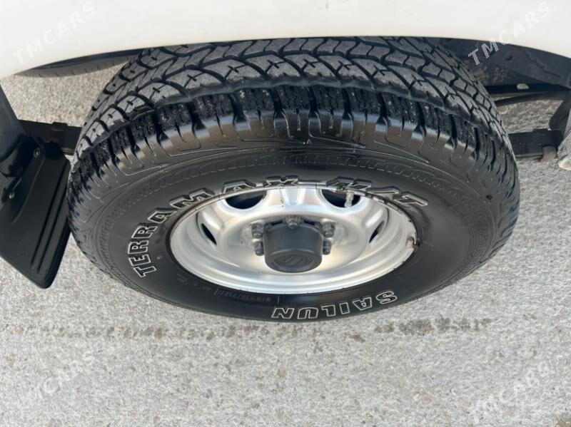 Nissan Navara 2009 - 130 000 TMT - Balkanabat - img 1