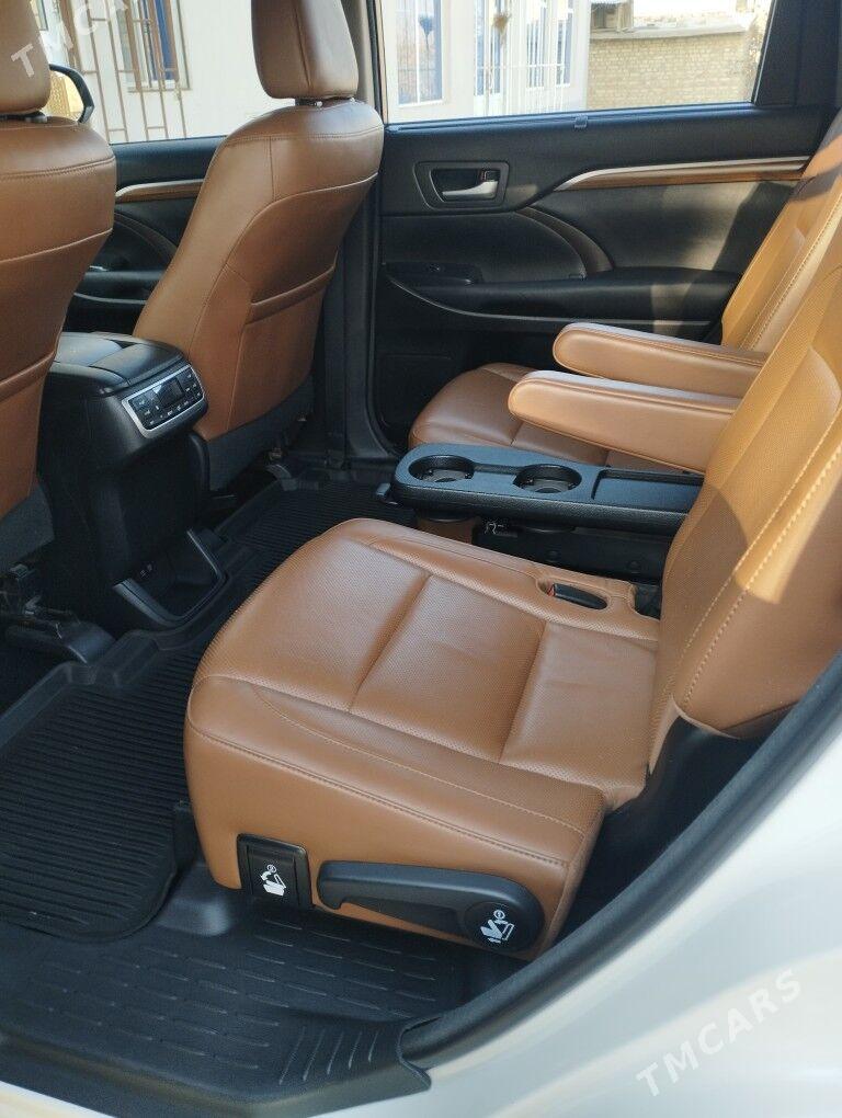 Toyota Highlander 2018 - 520 000 TMT - Мары - img 1