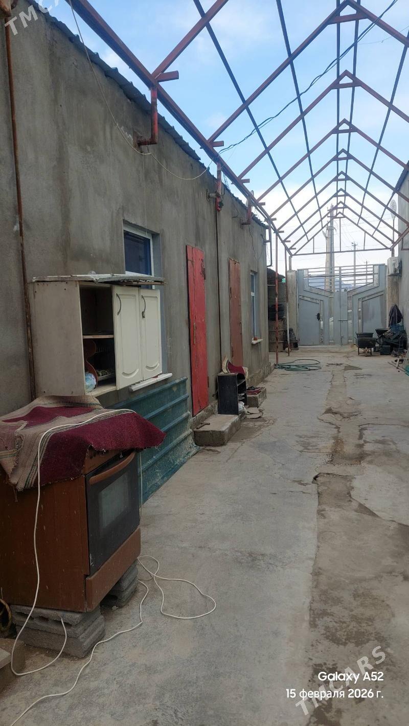 Howly jaÿ 2 komnat bar - Бекреве - img 1