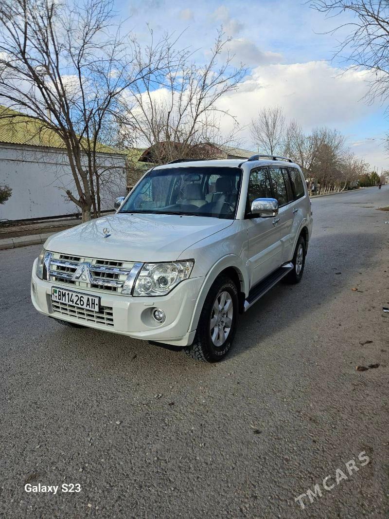 Mitsubishi Pajero 2014 - 275 000 TMT - Ýalkym - img 1