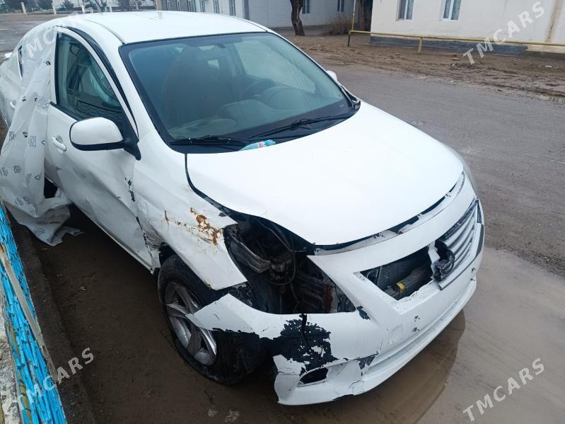 Nissan Versa 2013 - 96 000 TMT - Ашхабад - img 1