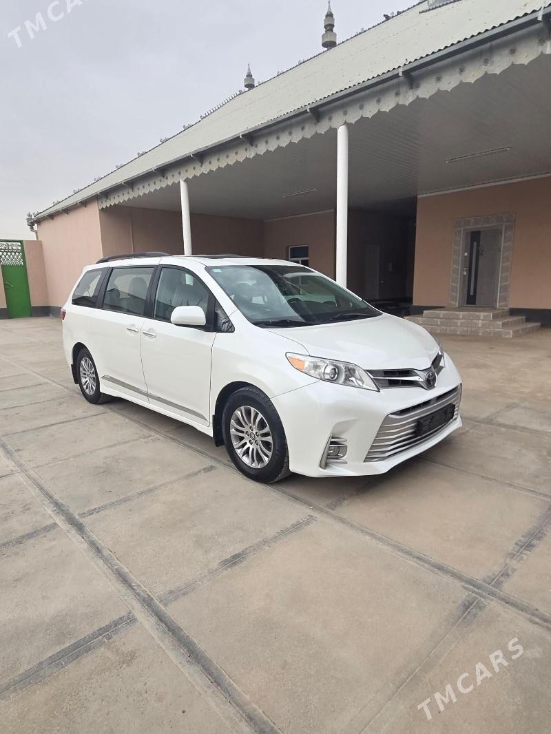 Toyota Sienna 2020 - 460 000 TMT - Кака - img 1