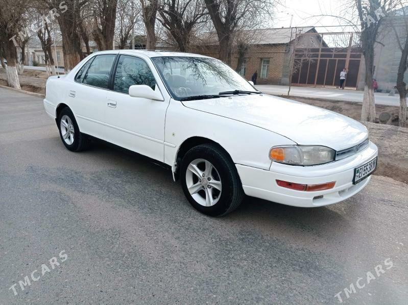 Toyota Camry 1992 - 88 000 TMT - Ёлётен - img 1