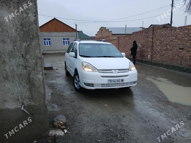 Toyota Sienna 2004 - 210 000 TMT - Берекет - img 1