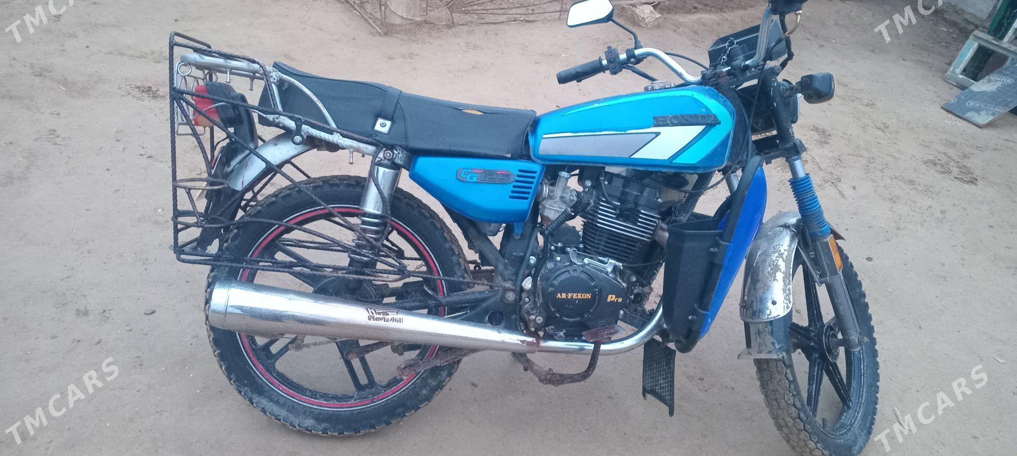 Fekon FK150-8G 2016 - 9 400 TMT - Этрек - img 1