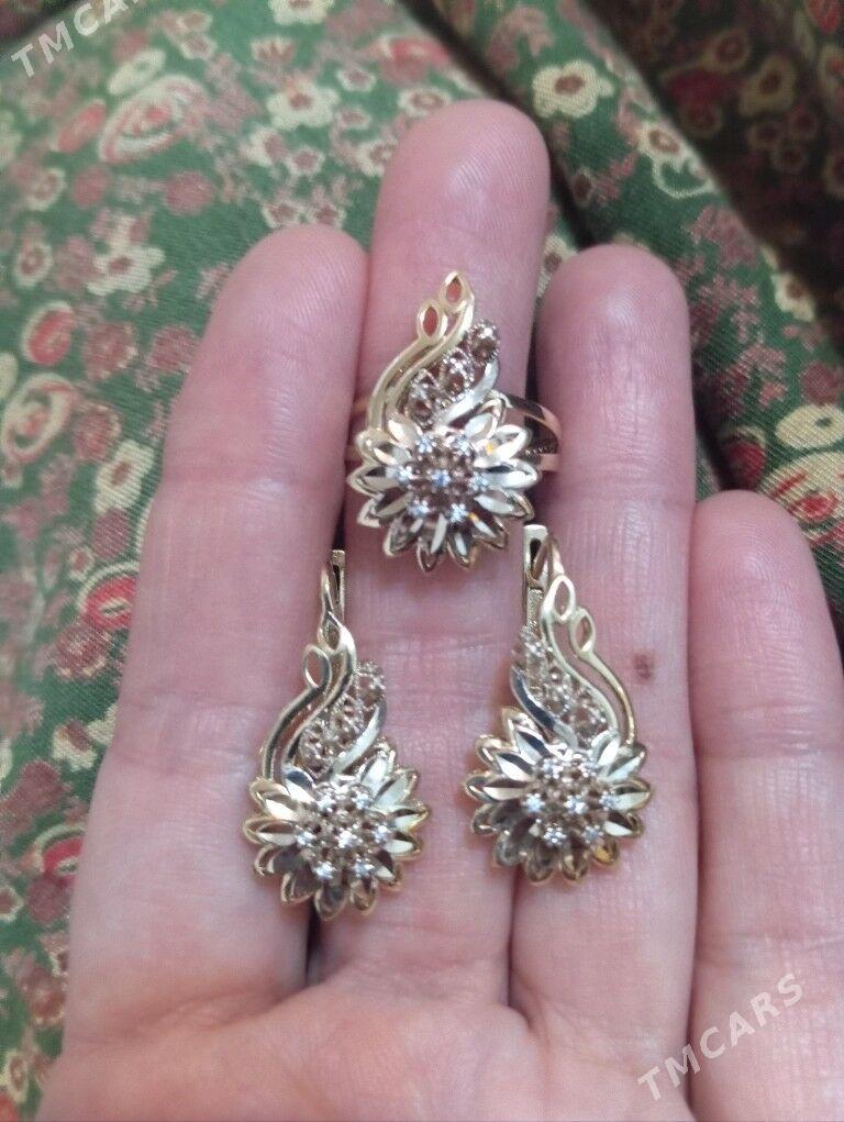 Gyzyl kamplekt - Köşi - img 1