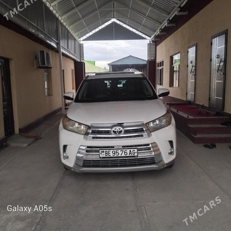 Toyota Highlander 2018 - 400 000 TMT - Бузмеин - img 1