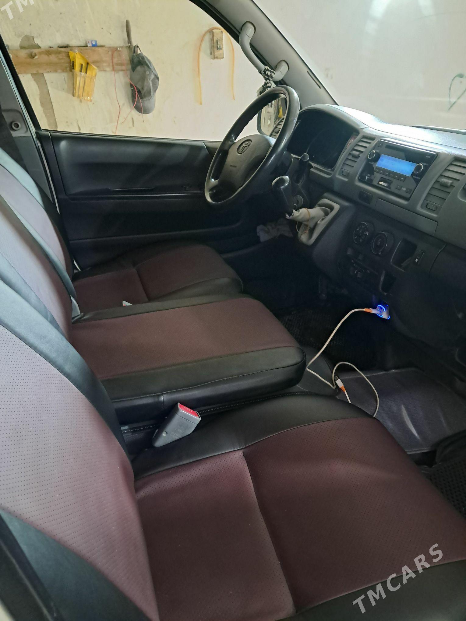 Toyota Hiace 2006 - 265 000 TMT - Мары - img 1