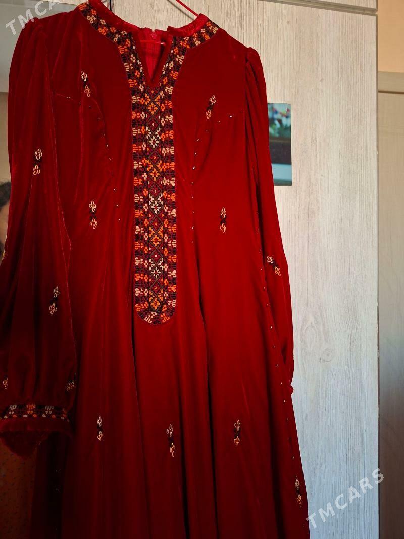 Gyzyl pombarh yakaly koynek - Aşgabat - img 1