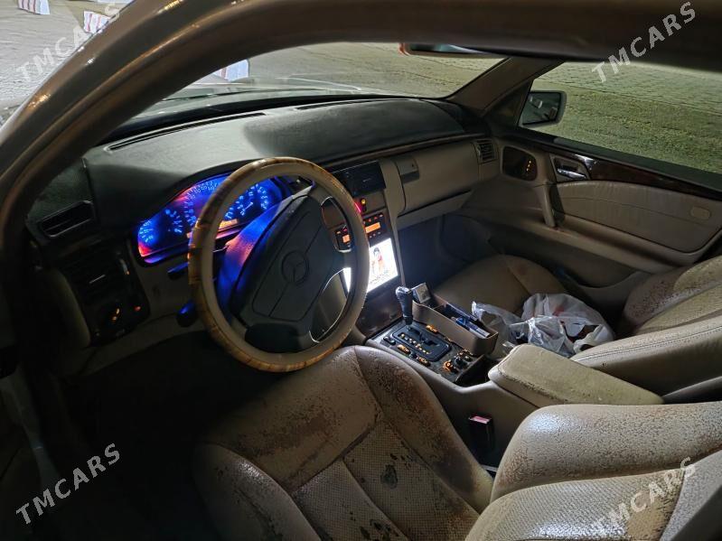 Mercedes-Benz E320 1998 - 100 000 TMT - Balkanabat - img 1