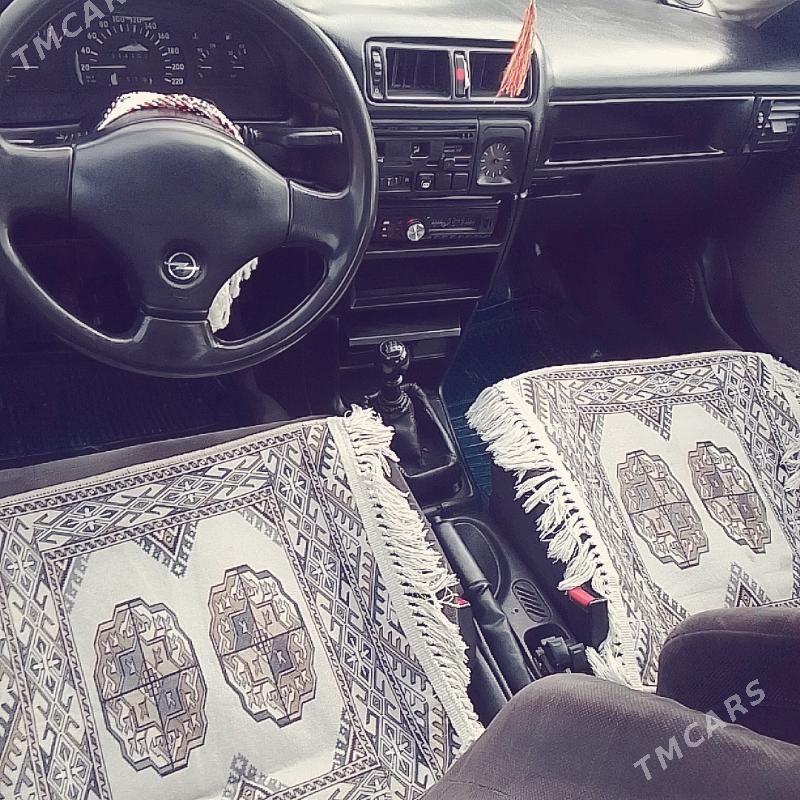 Opel Vectra 1991 - 35 000 TMT - Бахарден - img 1