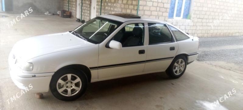 Opel Vectra 1992 - 35 000 TMT - Бахарден - img 1