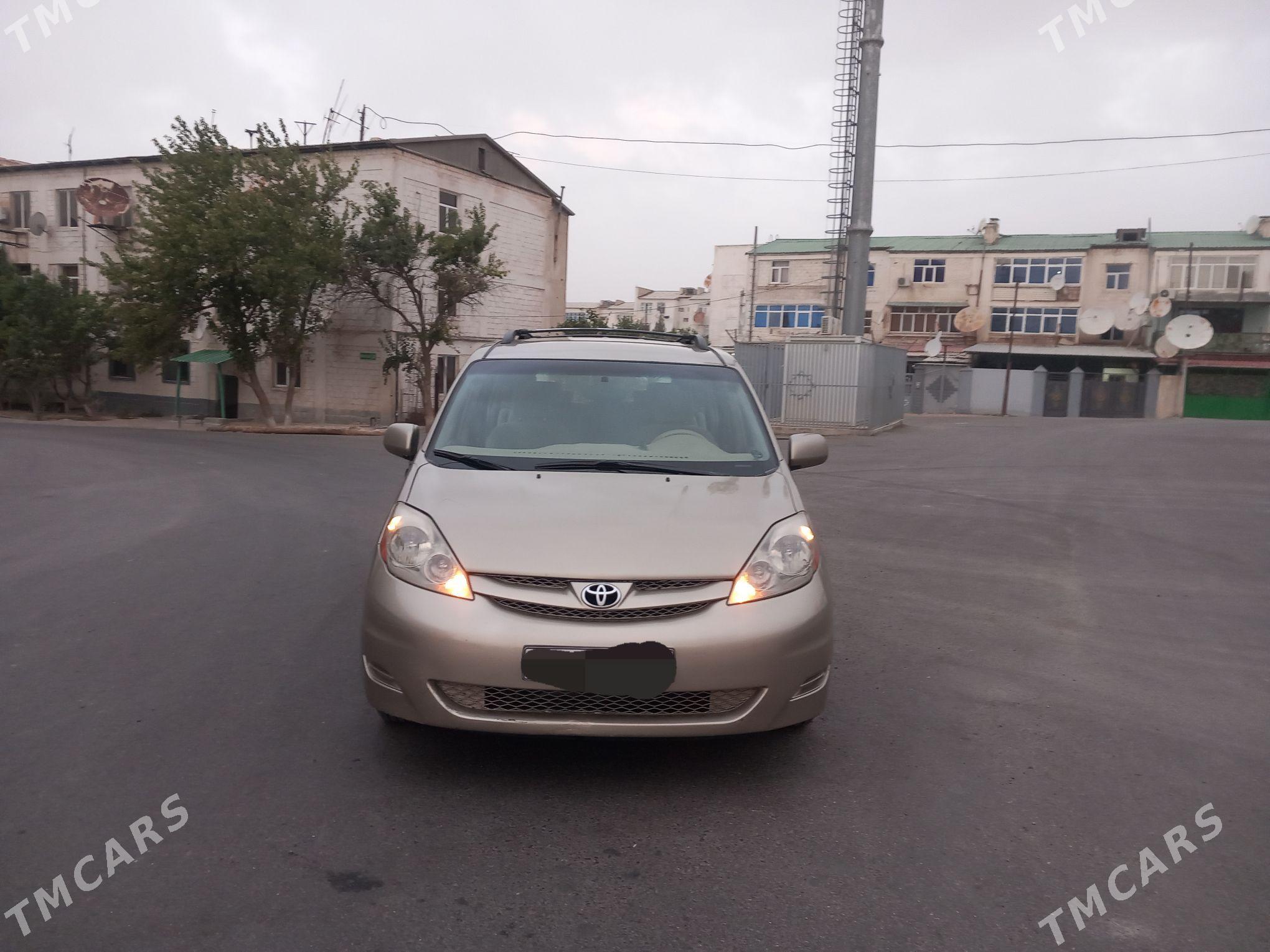 Toyota Sienna 2008 - 300 000 TMT - Туркменбаши - img 1
