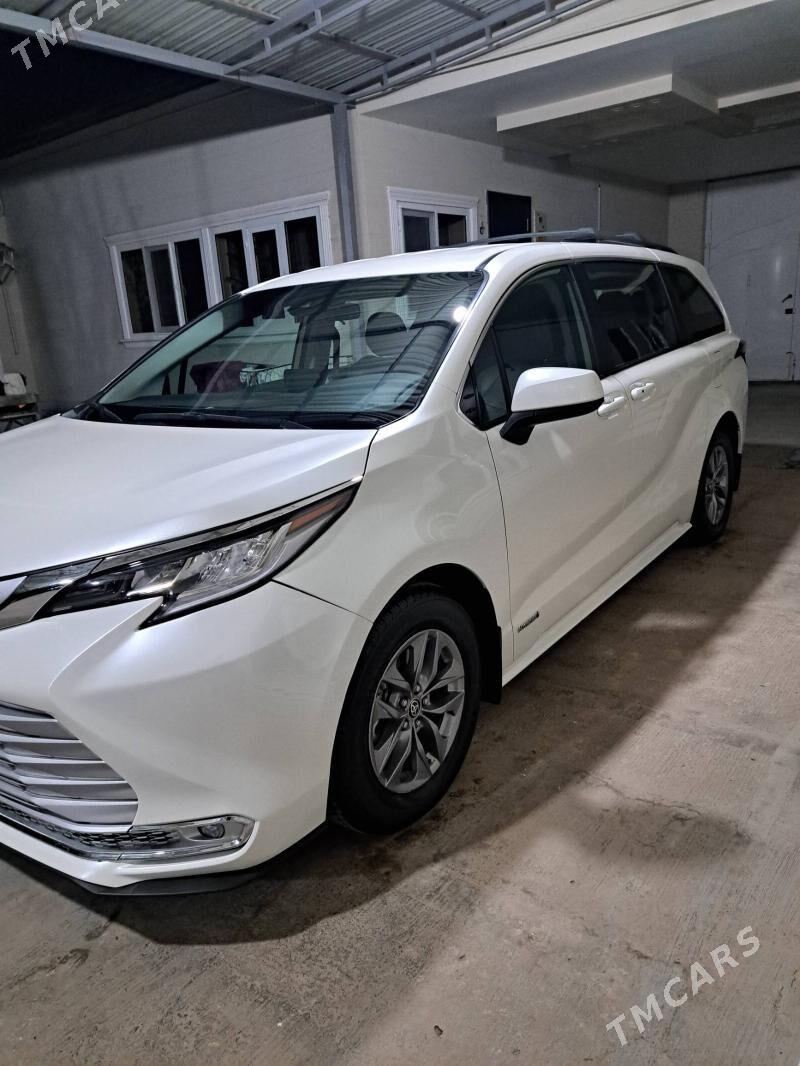 Toyota Sienna 2022 - 420 000 TMT - Türkmenabat - img 1