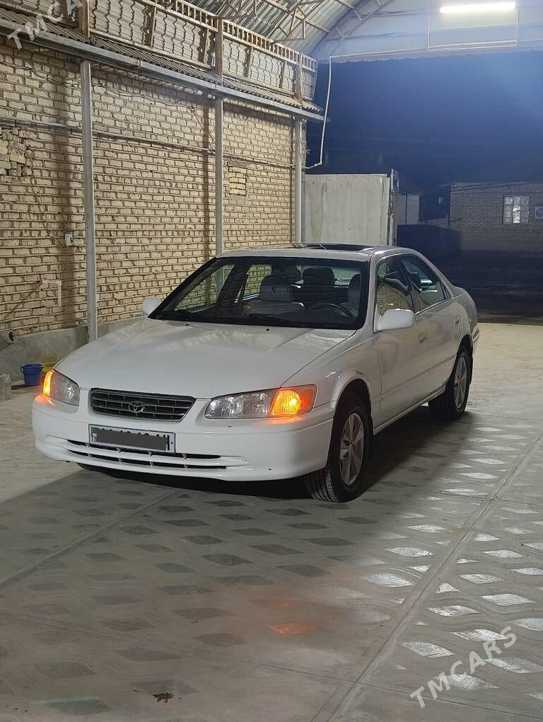 Toyota Camry 1999 - 135 000 TMT - Теджен - img 1