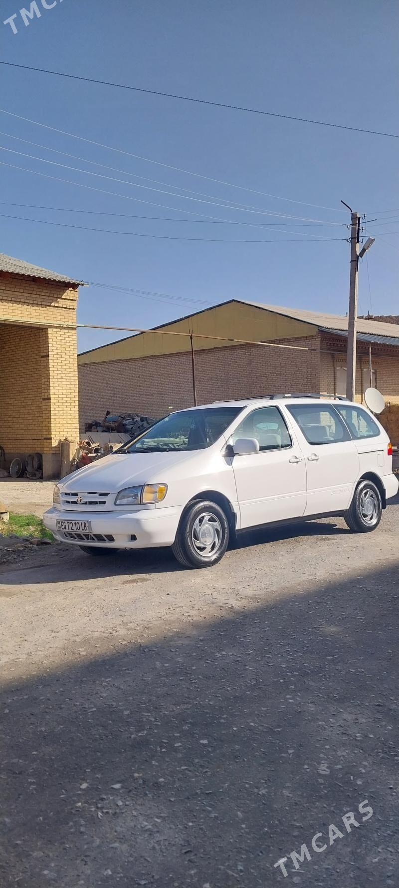 Toyota Sienna 2000 - 210 000 TMT - Туркменабат - img 1