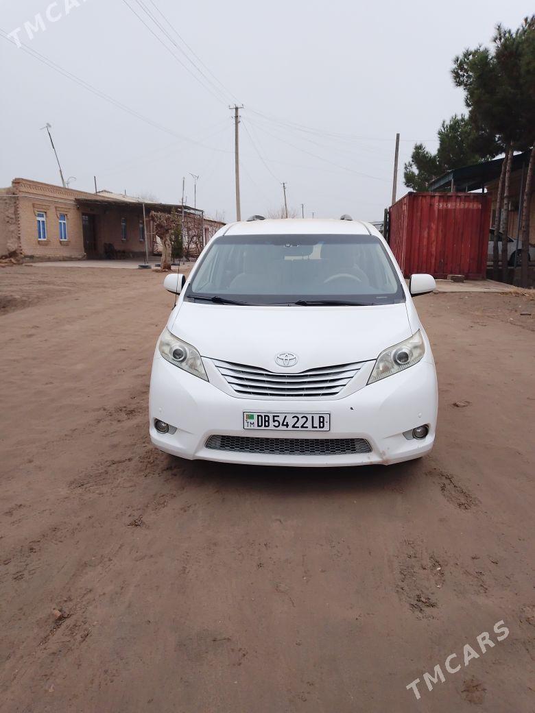 Toyota Sienna 2012 - 285 000 TMT - Фарап - img 1