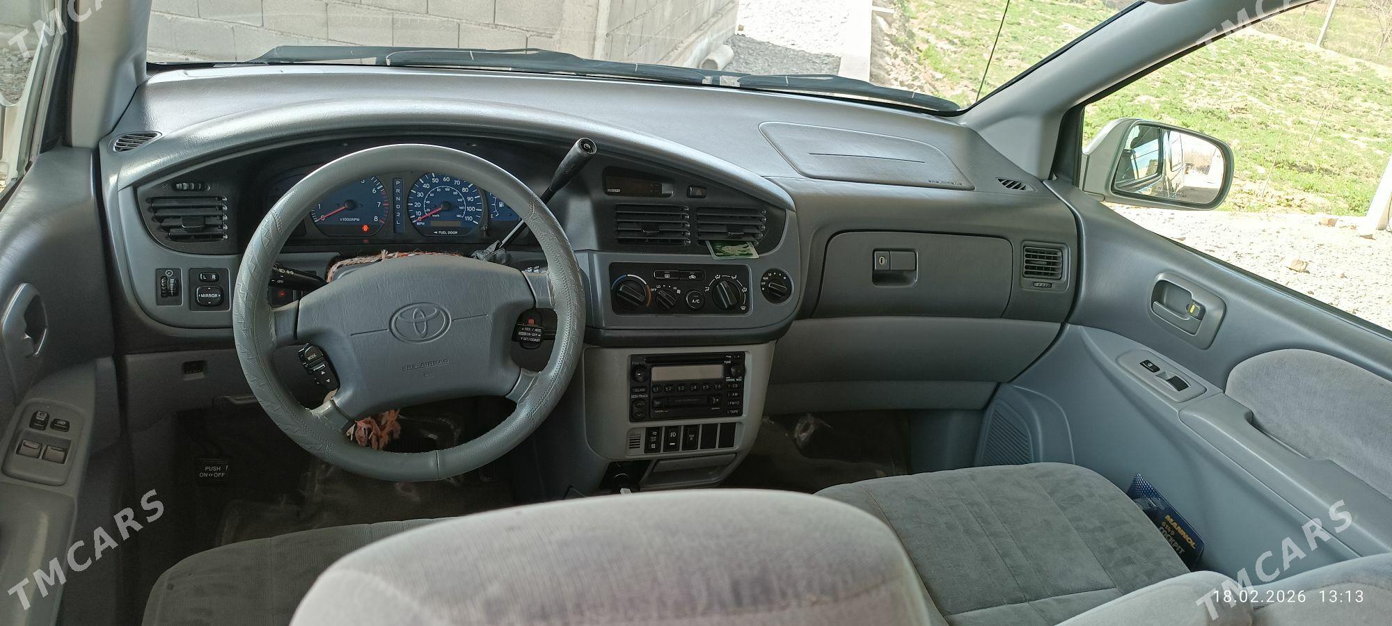 Toyota Sienna 2002 - 240 000 TMT - Гёкдепе - img 1