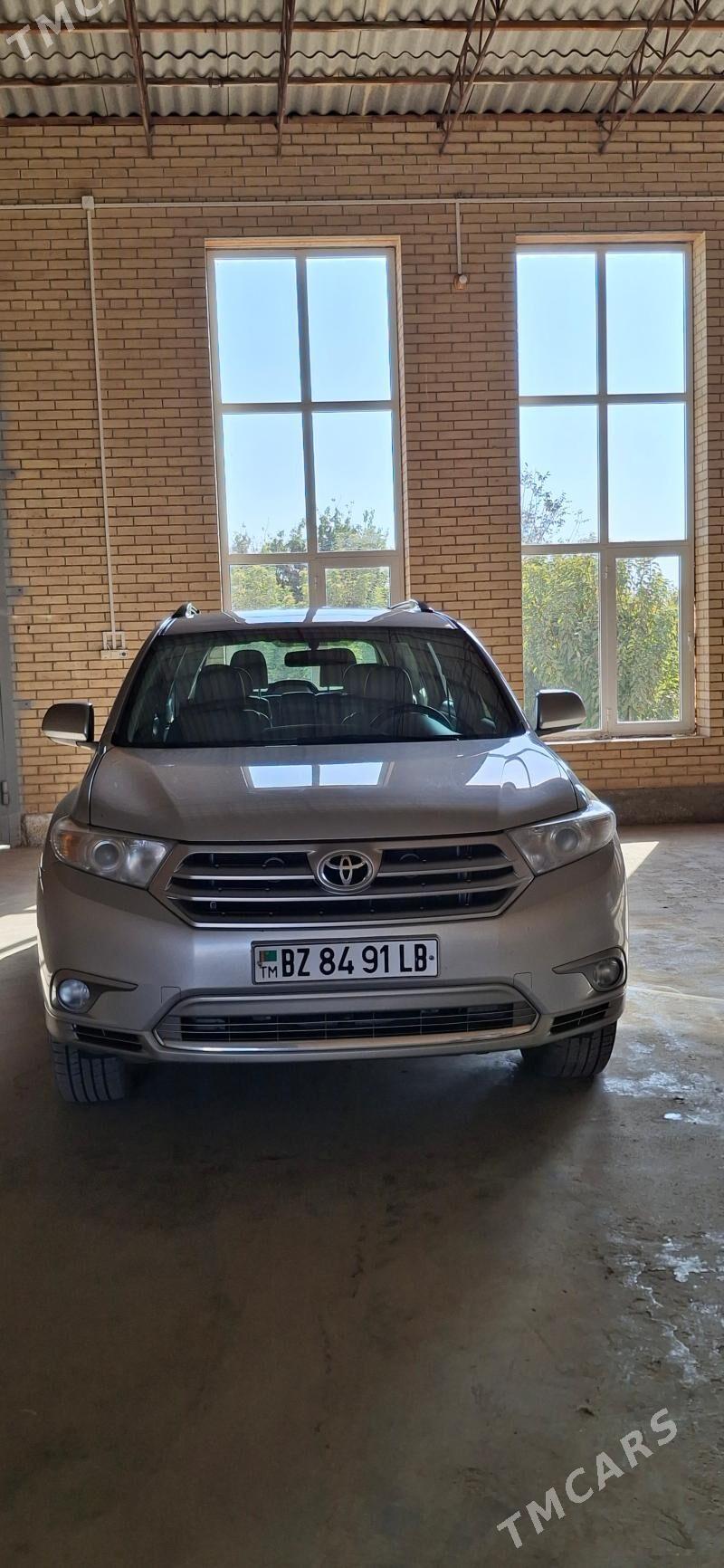 Toyota Highlander 2012 - 365 000 TMT - Сакар - img 1