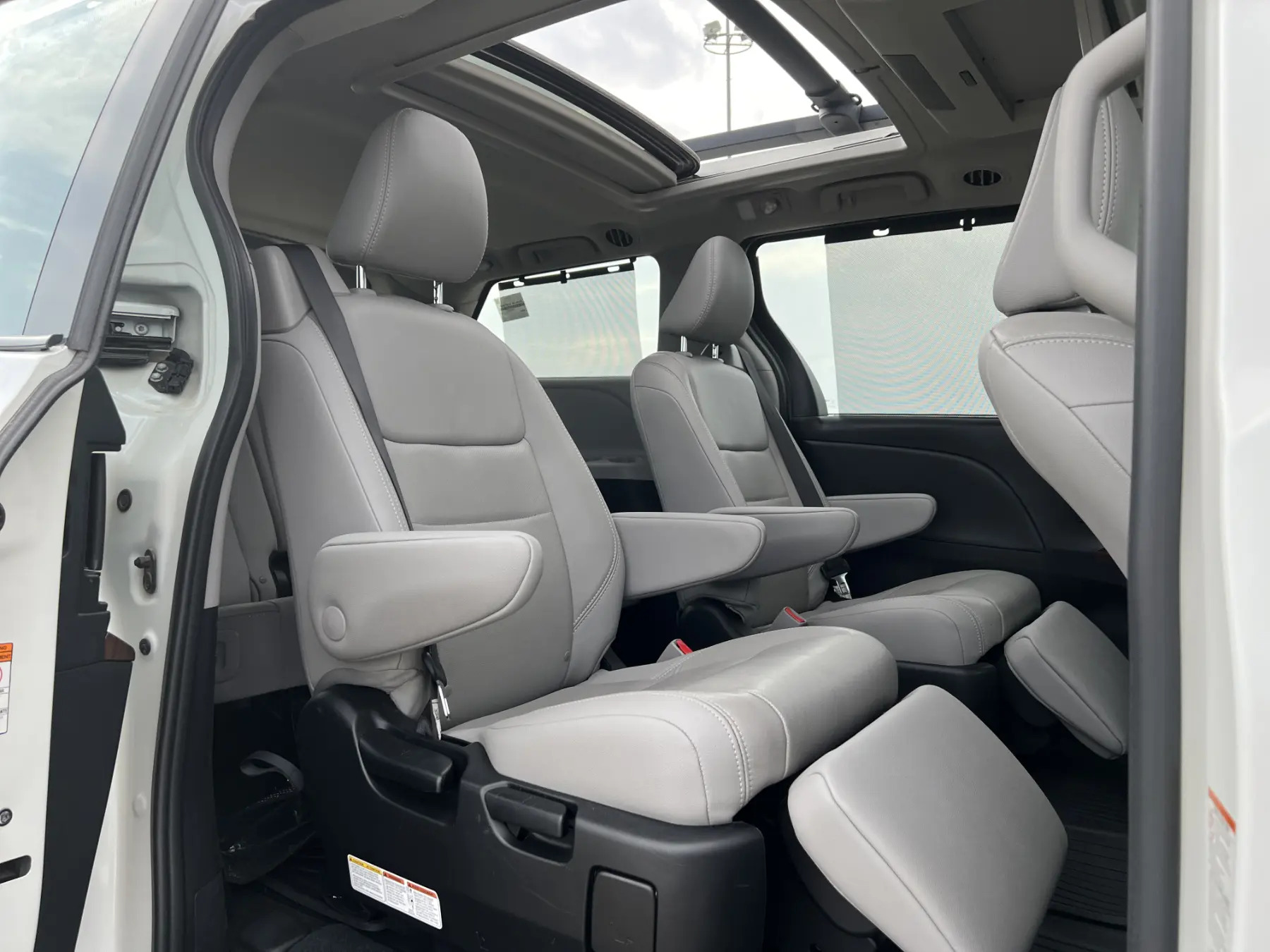 Toyota Sienna 2018 - 605 000 TMT - Ашхабад - img 1